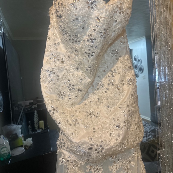 Wedding dress - Picture 11 of 17